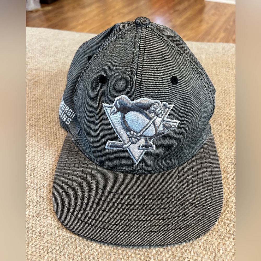 Old Time Hockey Youth Flex Fit Pittsburgh Penguins S/M Hat